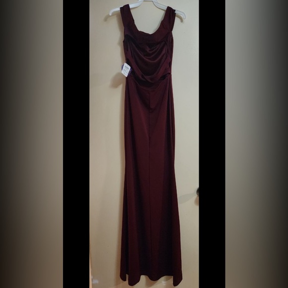 Women’s Burgundy Windsor Dress - Picture 3 of 8